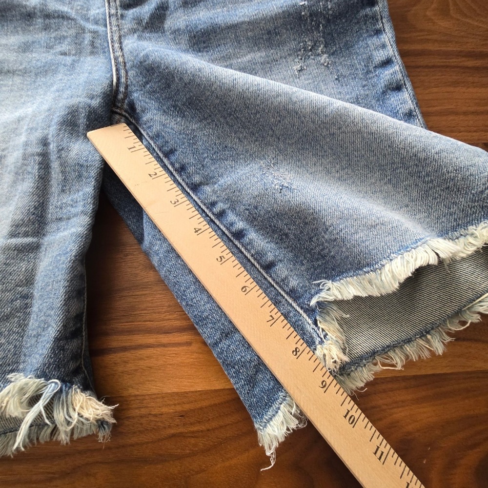 Judy Blue Distressed Bermuda Denim Shorts Large 31 Medium Wash High Rise Frayed - Picture 8 of 10